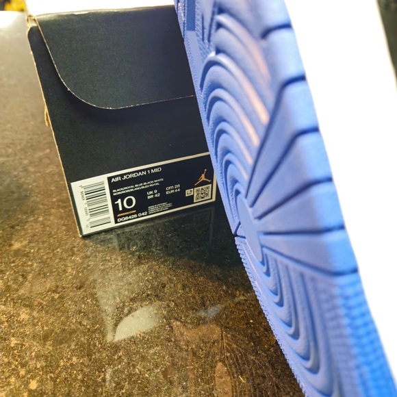 Sz 10  Air Jordan 1 Mid \